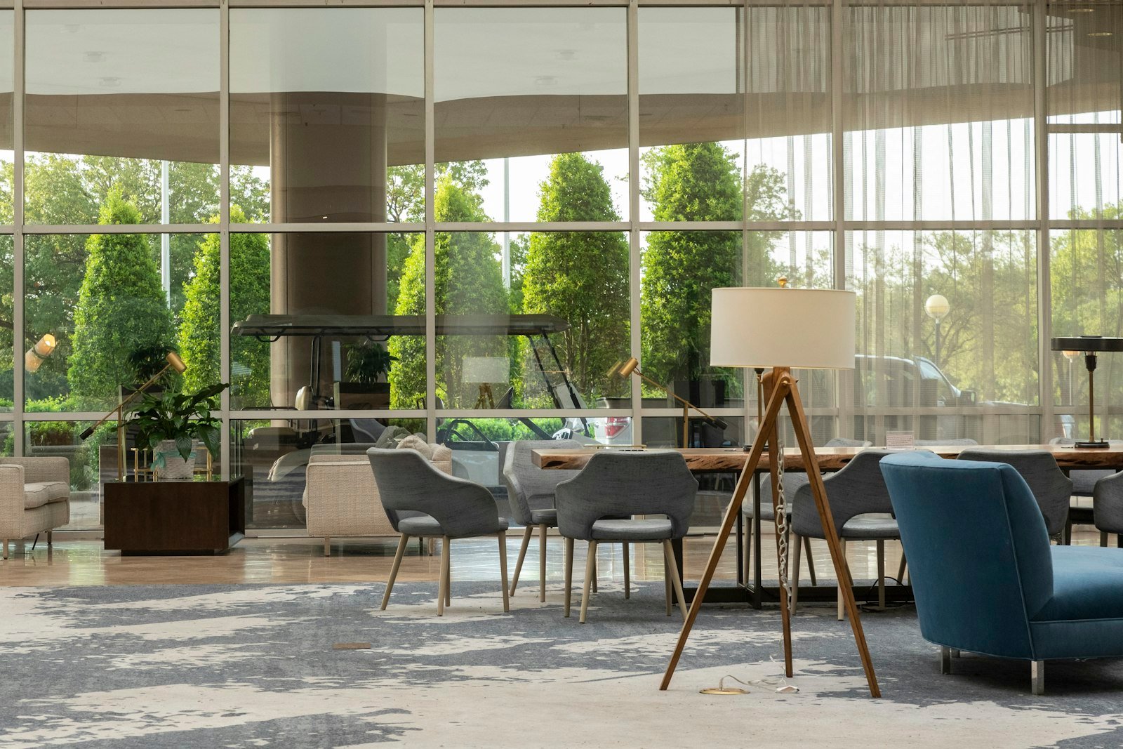 Bright lounge with a garden view